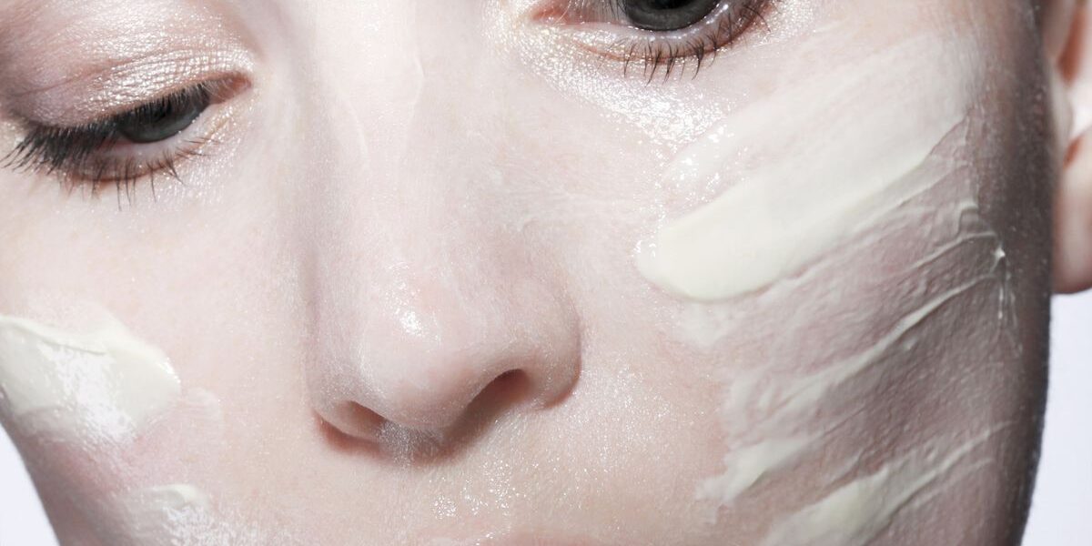 Почему крем для лица не дает результатов: 5 распространенных ошибок