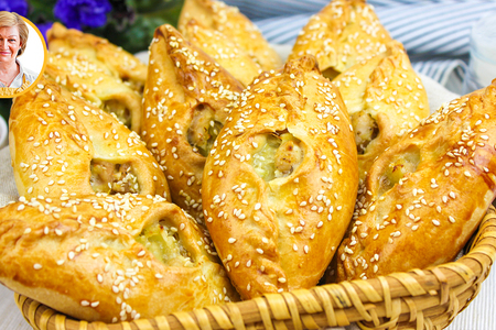 Вкусные пирожки-расстегаи: рецепт с курицей и картошкой для идеального обеда