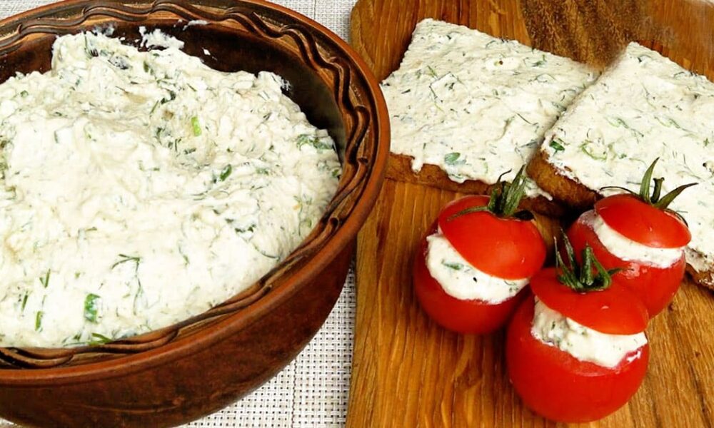 Универсальная намазка из чеснока и зелени: идеальна для бутербродов, овощей и не только!