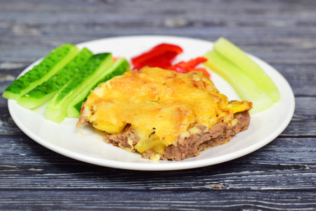 Нежная картофельная запеканка с фаршем: простой рецепт для всей семьи