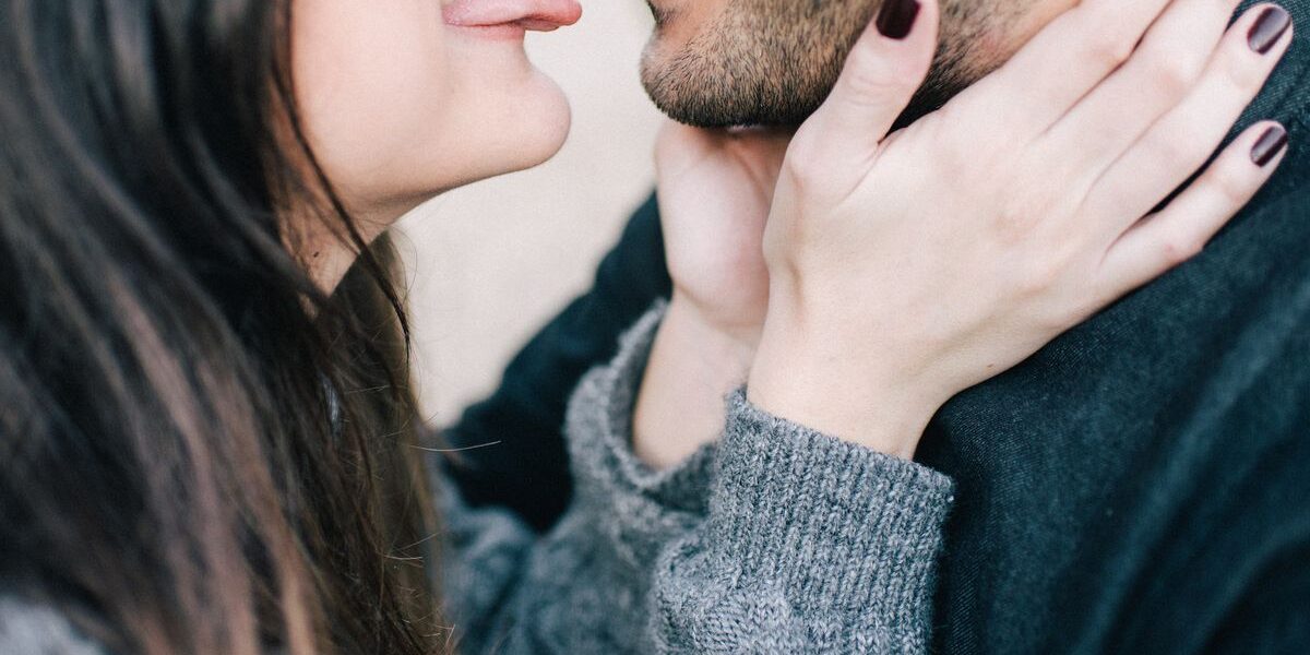 Как первое чувство влияет на будущие отношения: психологический взгляд