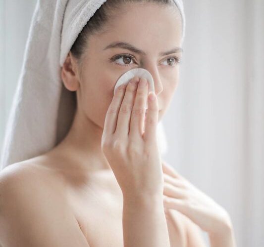 Летний уход за кожей лица: как избежать распространенных ошибок