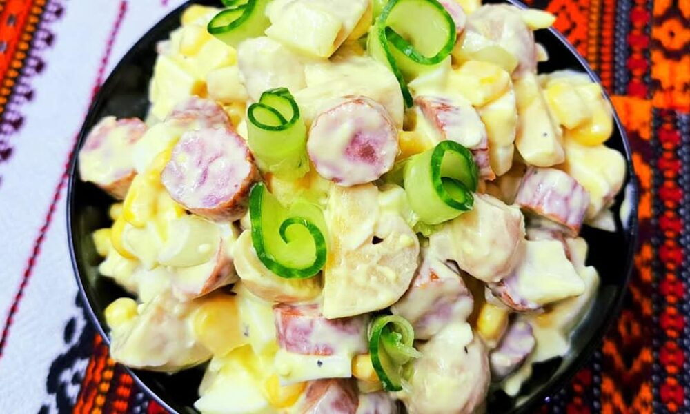 Сытный и вкусный салат "Охотничий": рецепт для всей семьи