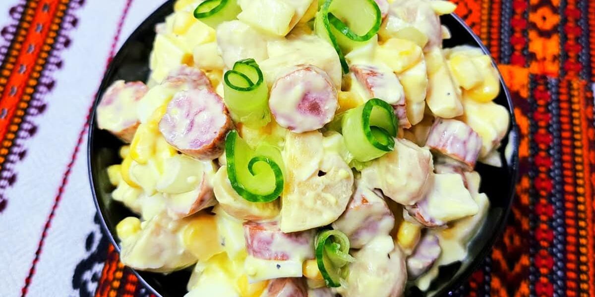 Сытный и вкусный салат "Охотничий": рецепт для всей семьи