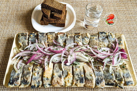 Селедочка в соусе: простое и вкусное угощение для любого случая