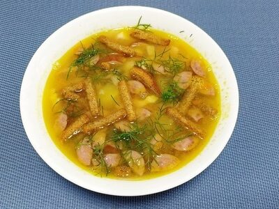 Сытный гороховый суп с копчёностями: простой рецепт для мультиварки