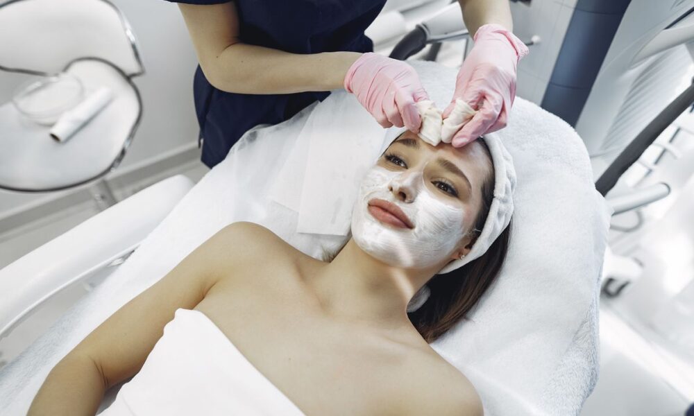 5 фраз, которые выдадут непрофессионального косметолога: будьте осторожны