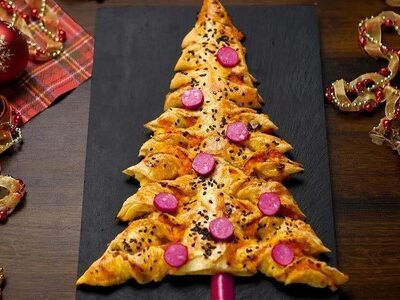 Новогодний пирог-елочка: рецепт с сырной начинкой для праздничного стола