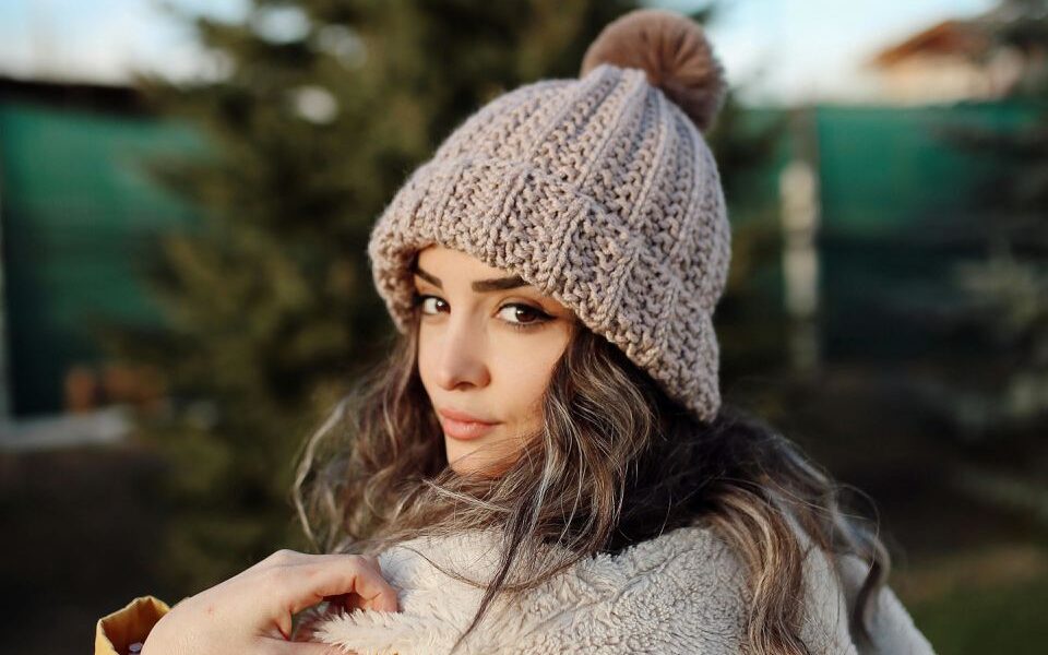 Как быстро убрать следы косметики с воротника: секреты звезд для идеального образа