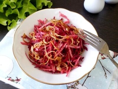 Салат из свёклы и редьки: простой рецепт с пикантной ноткой