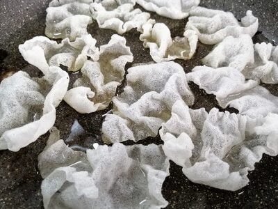 Легкие и вкусные рисовые чипсы: рецепты для всей семьи