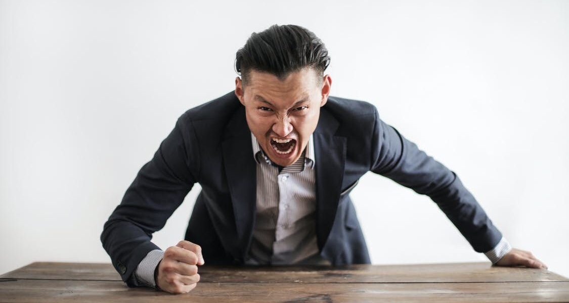 Как распознать человека с темным характером: психологические маркеры