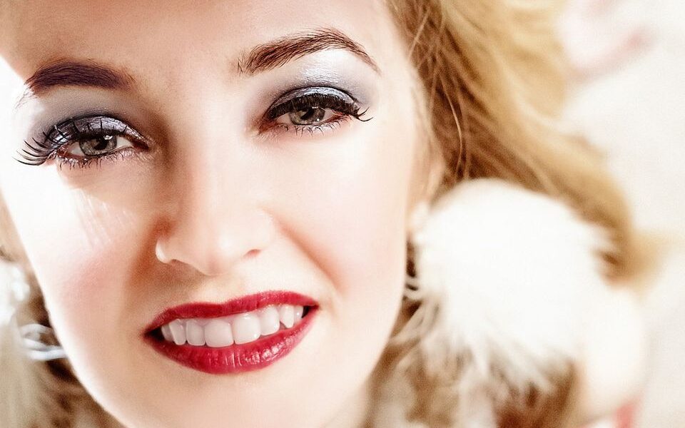 Макияж после 60: советы стилистов и звёзд для женщин элегантного возраста