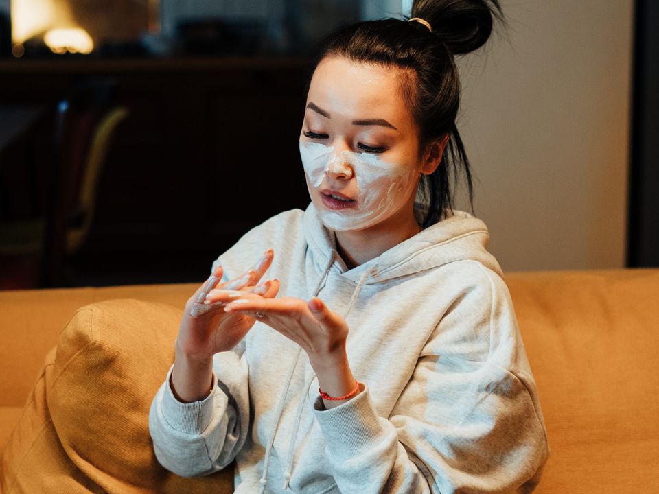 Как сохранить молодость кожи зимой: защита от сухости и морщин