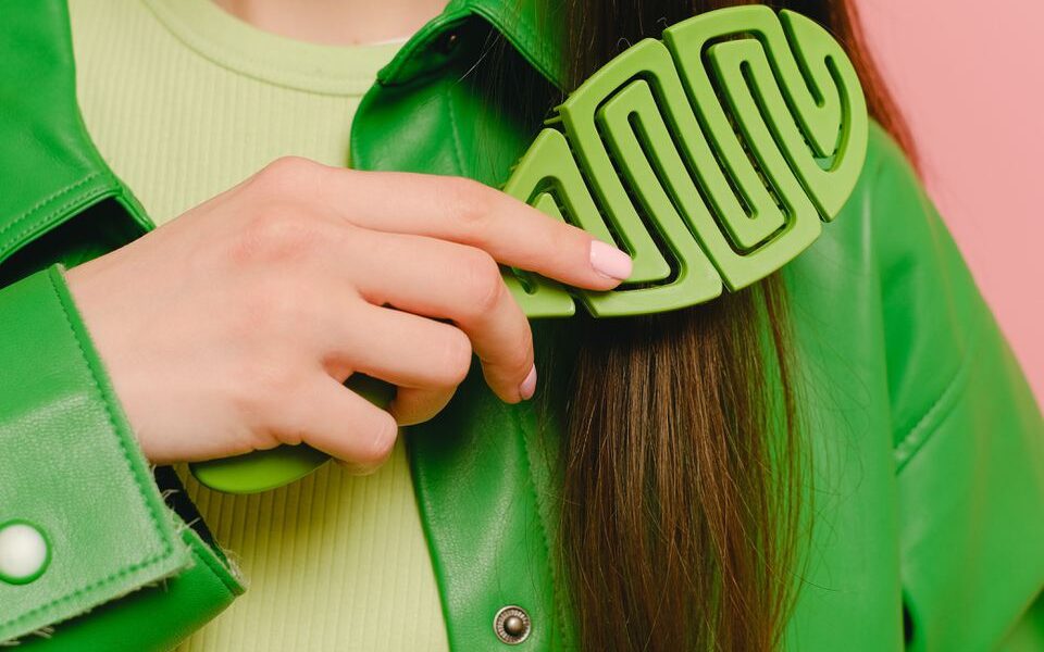 Как правильно расчесывать тонкие волосы для объема и силы: секреты звезд