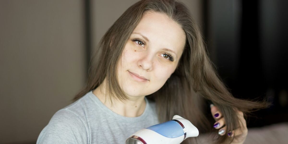 Как сушить волосы правильно: избегаем распространённых ошибок для идеальной укладки