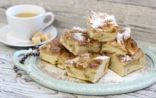 Классическая шарлотка с яблоками на сметане: простой и вкусный рецепт