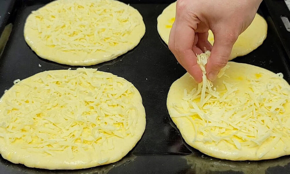 Бабушкин рецепт: Секрет вкусной выпечки из муки, сыра и воды, который покорит всех