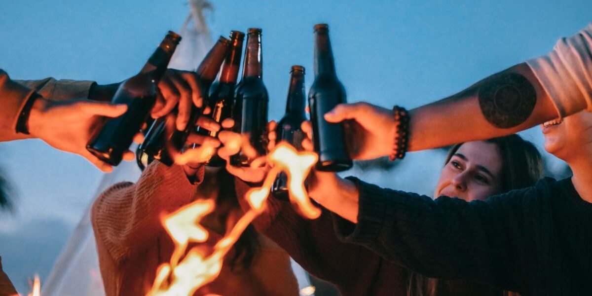 Почему бутылки для пива коричневые или зеленые: секреты, которые знают немногие