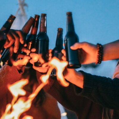 Почему бутылки для пива коричневые или зеленые: секреты, которые знают немногие