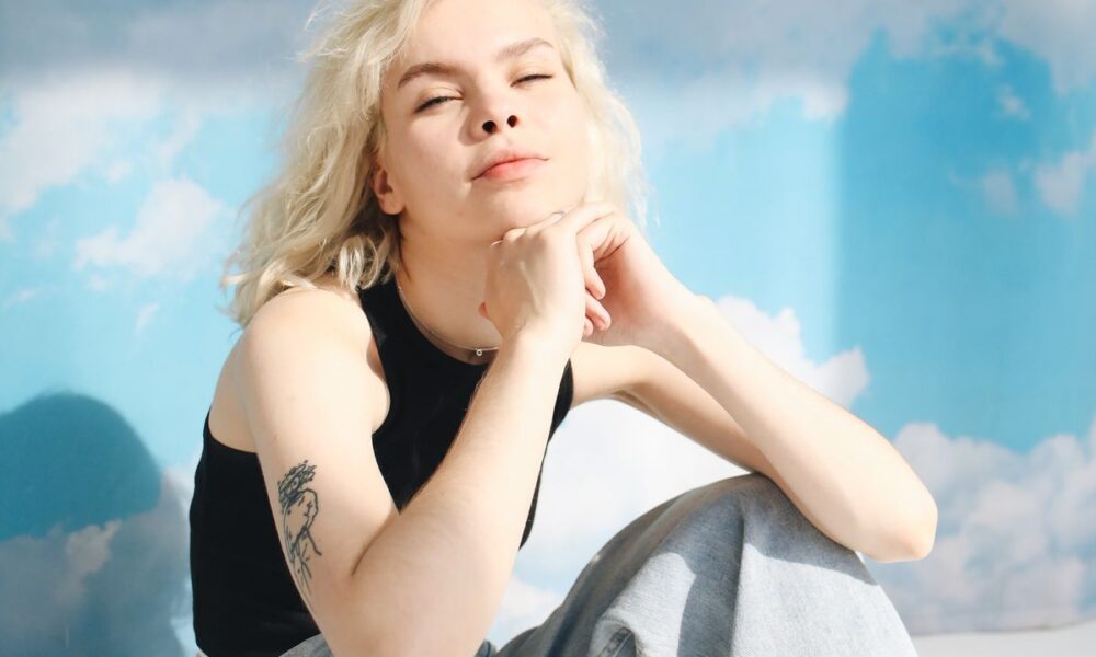 Секреты идеальной линии подбородка: как добиться красоты как у звезд