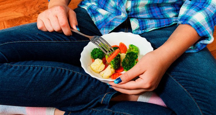 Как улучшить самочувствие: полезные пищевые привычки от диетологов