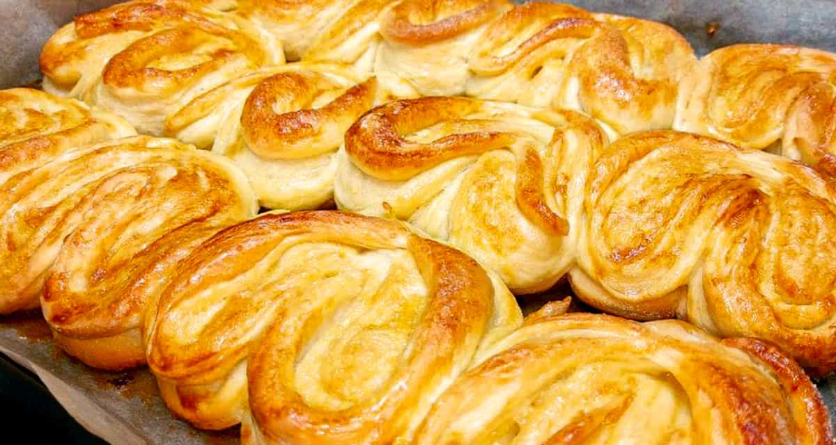 Рецепт бабушкиных сахарных плюшек "Сердечки": нежное тесто, как пух