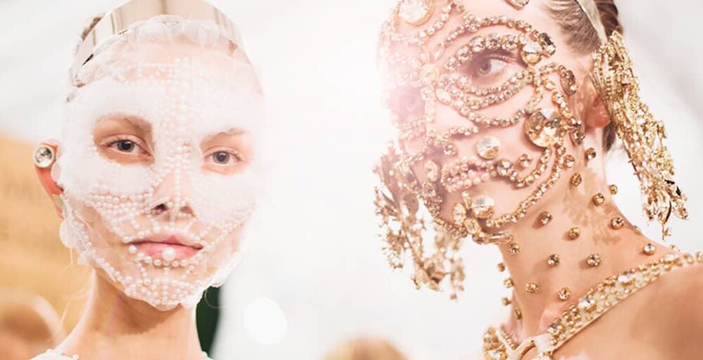 Новые тренды в аксессуарах: необычные украшения для стильных женщин