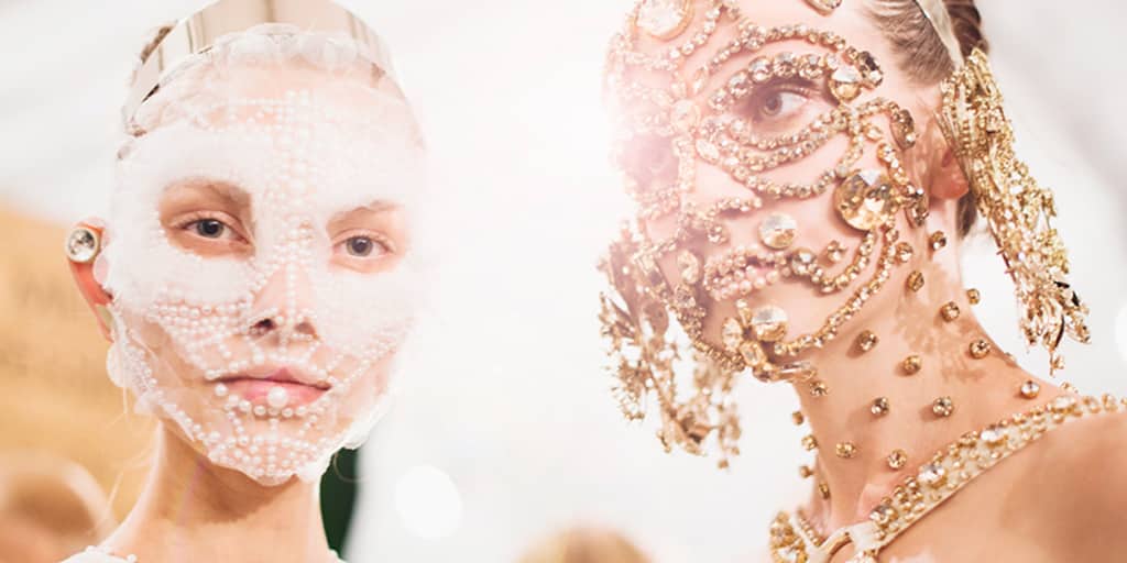 Новые тренды в аксессуарах: необычные украшения для стильных женщин