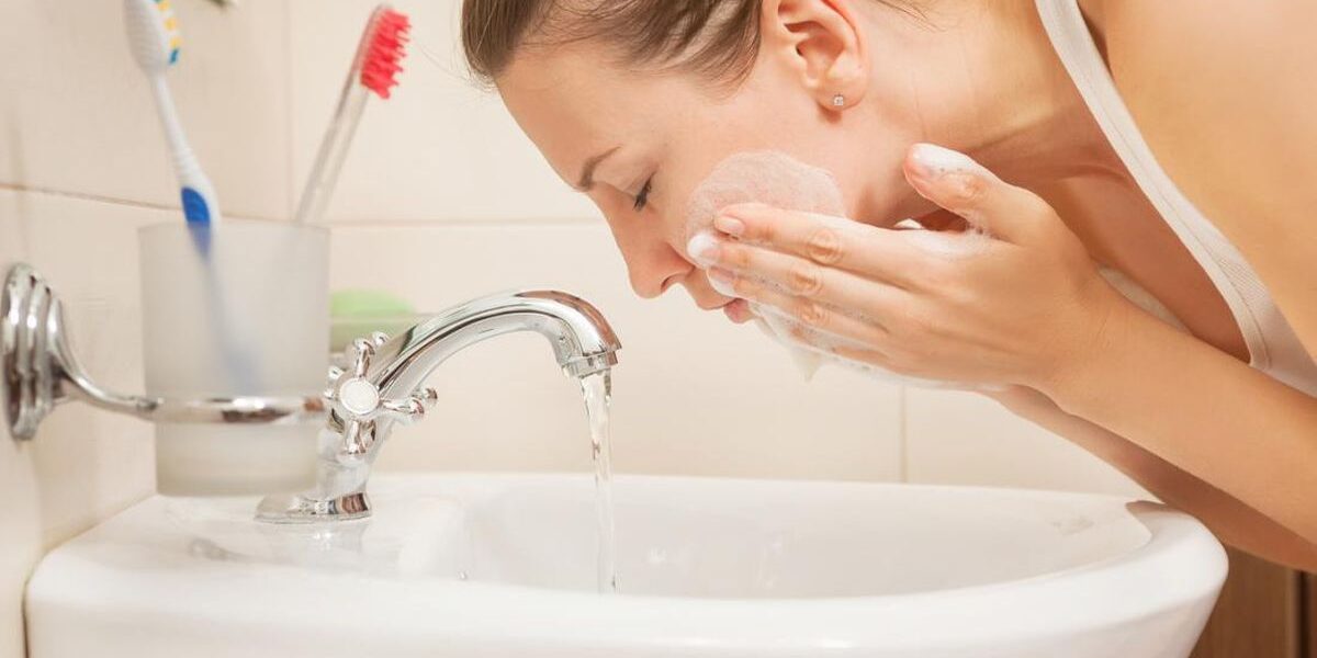 8 ошибок в уходе за кожей, которые совершают многие женщины: как избежать их и добиться сияния как у звезд