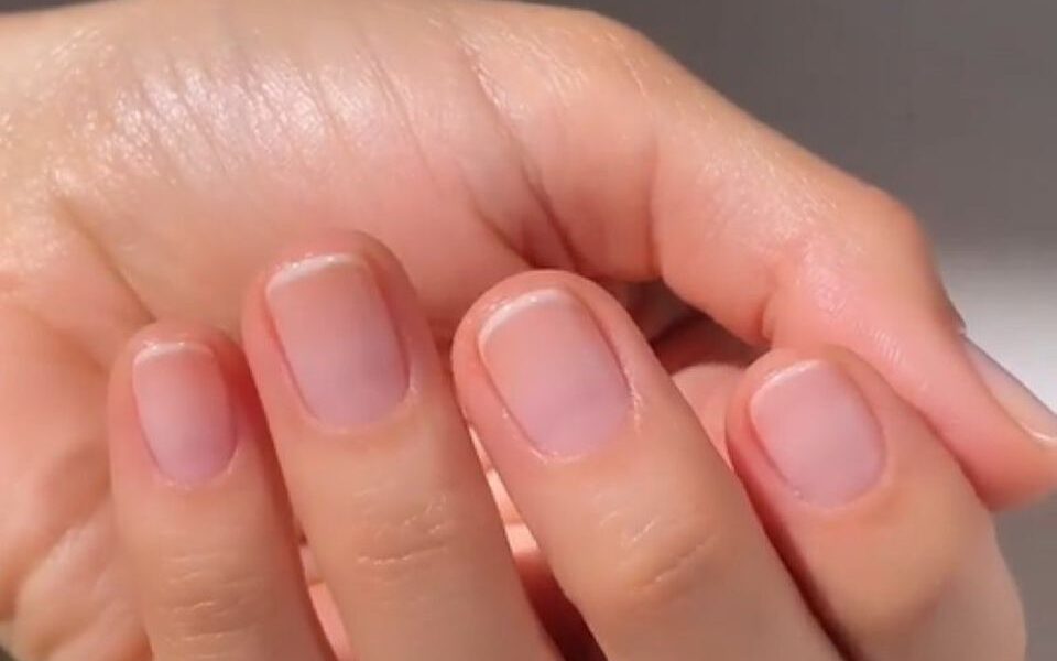 Тренд "маникюр без маникюра": секрет естественной красоты ногтей