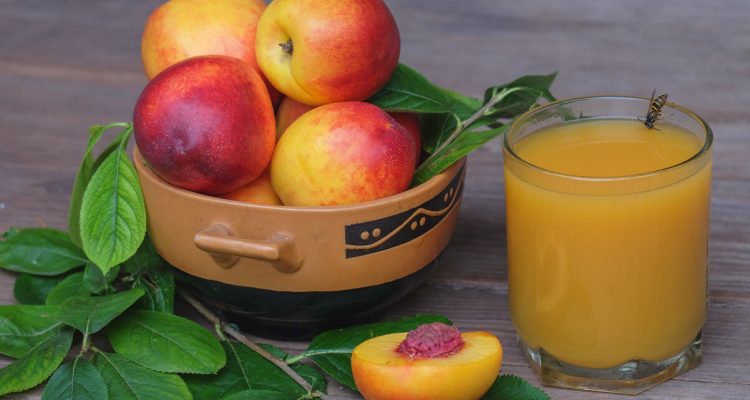 5 причин добавить персики в рацион для вашего женского здоровья