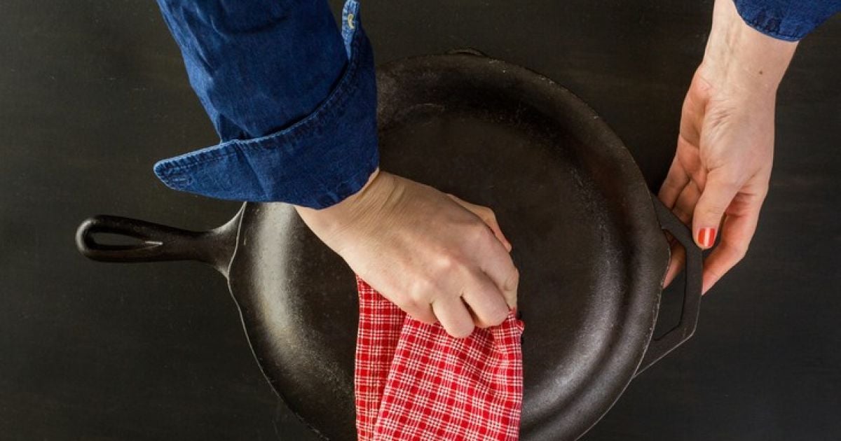 Секреты чистой сковородки: как избавиться от нагара и жира дома