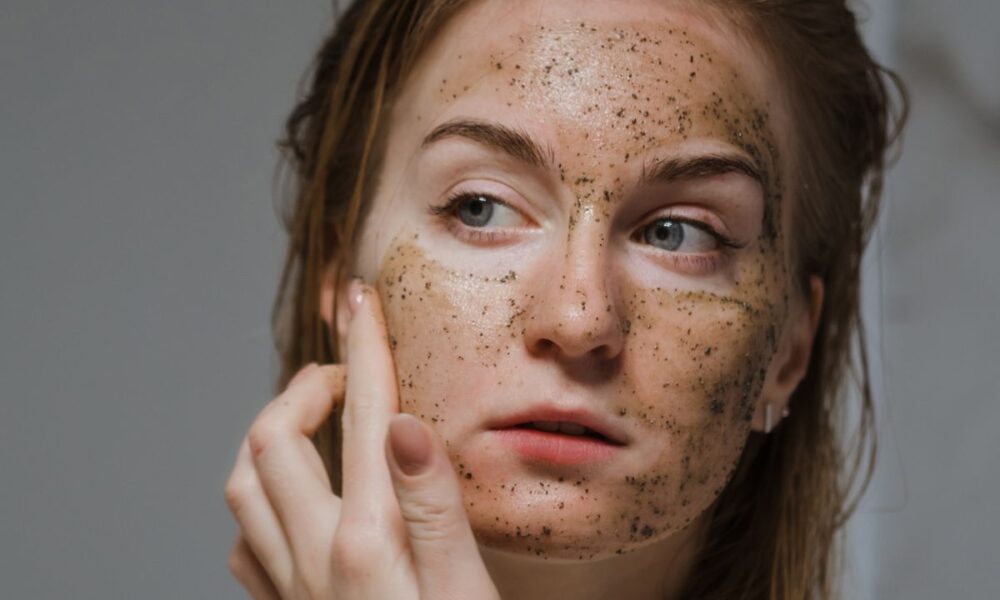 Вечерние ошибки, портящие красоту кожи: как избежать и сохранить молодость