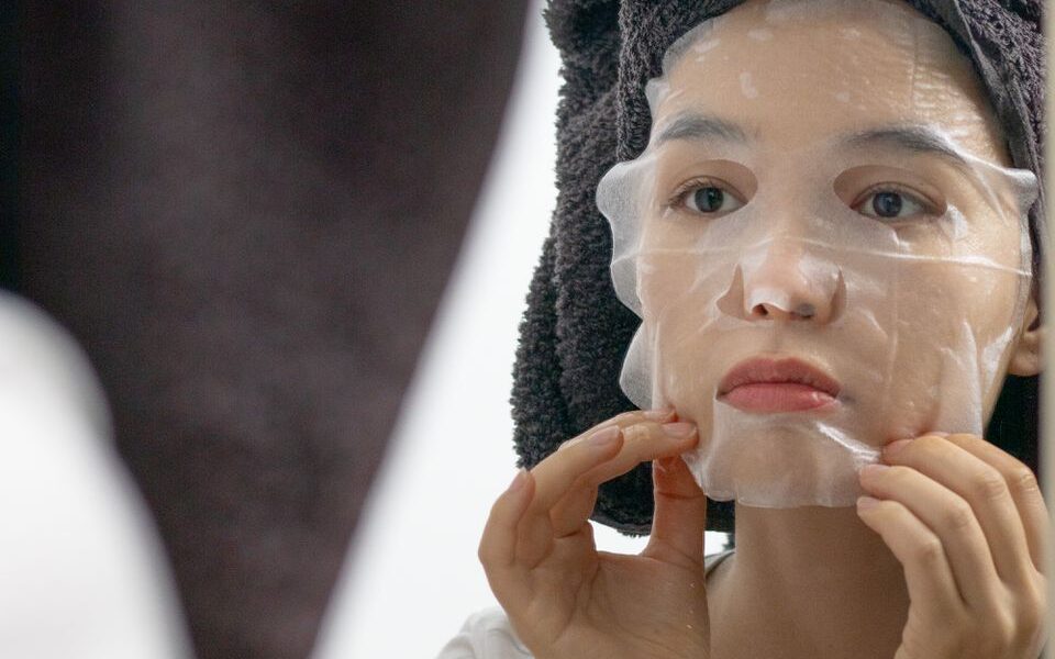 Секреты эффективных тканевых масок: что искать в составе для лучшего результата